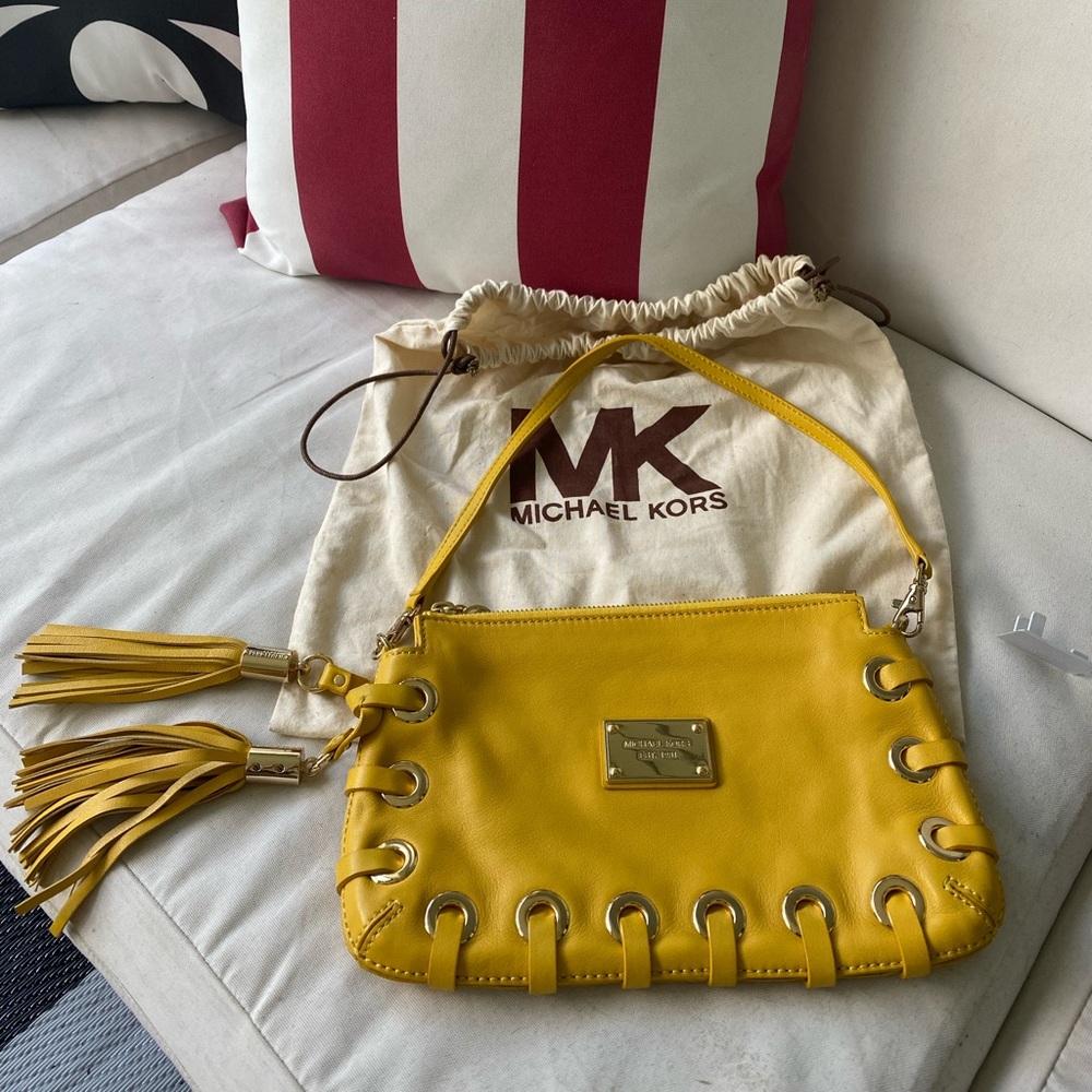 ***Michael Kors Yellow leather clutch 💐***